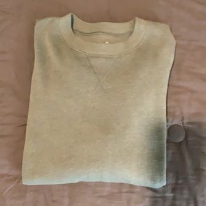 Like new. Slightly oversized sweater!